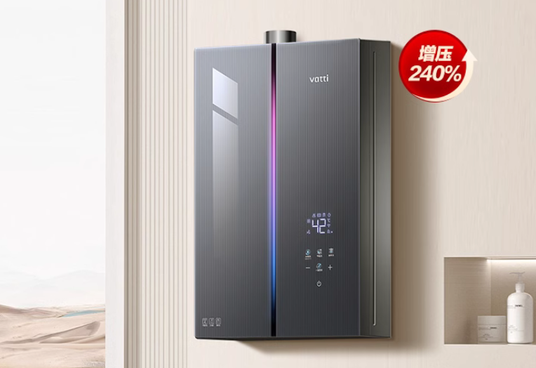 燃?xì)鉄崴髌放贫ㄎ话咐治? /> 
</p>
<p>
	&nbsp;
</p>
<p>
	五、策劃案例分析：從爆品、新品到價(jià)格帶策略
</p>
<p>
	&nbsp;
</p>
<p>
	爆品策略：華帝的零冷水燃?xì)鉄崴魇瞧浜诵谋罚ㄟ^(guò)精準(zhǔn)的市場(chǎng)調(diào)研，發(fā)現(xiàn)消費(fèi)者對(duì)即開(kāi)即熱的需求，迅速推出相關(guān)產(chǎn)品，成為市場(chǎng)熱銷(xiāo)品。
</p>
<p>
	&nbsp;
</p>
<p>
	新品策略：華帝不斷推出新品，如智能恒溫?zé)崴?，通過(guò)智能化功能提升用戶體驗(yàn)，滿足年輕消費(fèi)群體對(duì)高科技產(chǎn)品的追求。
</p>
<p>
	&nbsp;
</p>
<p>
	價(jià)格帶策略：華帝燃?xì)鉄崴鞲采w中高端市場(chǎng)，價(jià)格區(qū)間從2000元到5000元不等，針對(duì)不同消費(fèi)群體提供多樣化選擇。
</p>
<p>
	&nbsp;
</p>
<p>
	六、客群畫(huà)像：年齡喜好與消費(fèi)習(xí)慣
</p>
<p>
	&nbsp;
</p>
<p>
	華帝燃?xì)鉄崴鞯哪繕?biāo)消費(fèi)群體以25-45歲的中青年為主，這些消費(fèi)者注重產(chǎn)品的品質(zhì)、安全性和智能化。同時(shí)，他們傾向于通過(guò)線上渠道了解產(chǎn)品信息并進(jìn)行購(gòu)買(mǎi)，因此華帝在電商平臺(tái)和社交媒體上的推廣力度較大。
</p>
<p>
	&nbsp;
</p>
<p>
	七、渠道選址與類(lèi)型
</p>
<p>
	&nbsp;
</p>
<p>
	華帝的渠道布局線上線下結(jié)合，線下以專(zhuān)賣(mài)店為主，覆蓋全國(guó)主要城市，同時(shí)通過(guò)經(jīng)銷(xiāo)商網(wǎng)絡(luò)深入三四線城市及鄉(xiāng)鎮(zhèn)市場(chǎng)。線上渠道則通過(guò)電商平臺(tái)和官方旗艦店進(jìn)行銷(xiāo)售，滿足不同地區(qū)消費(fèi)者的需求。
</p>
<p>
	&nbsp;
</p>
<p>
	八、營(yíng)銷(xiāo)形象與代言人
</p>
<p>
	&nbsp;
</p>
<p>
	華帝注重品牌形象的塑造，通過(guò)“好火好生活”的品牌口號(hào)傳遞溫暖、舒適的生活理念。同時(shí)，其選擇與家庭生活相關(guān)的明星代言人，如影視明星，以提升品牌親和力和知名度。
</p>
<p>
	&nbsp;
</p>
<p>
	九、活動(dòng)策劃與體驗(yàn)設(shè)計(jì)
</p>
<p>
	&nbsp;
</p>
<p>
	華帝定期舉辦“華帝生活節(jié)”等活動(dòng)，通過(guò)線下體驗(yàn)店和線上直播，讓消費(fèi)者直觀感受產(chǎn)品的便捷性和智能化。此外，華帝還通過(guò)打造智能家居場(chǎng)景，為消費(fèi)者提供從選購(gòu)到使用的全方位服務(wù)，提升用戶體驗(yàn)。
</p>
<p>
	<br />
</p>
<p align=